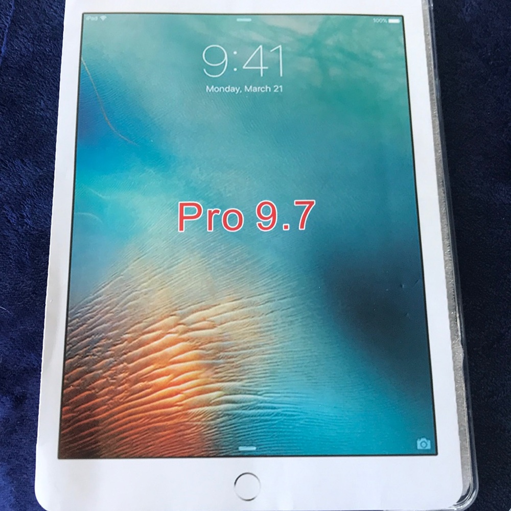 iPad Pro 9.7 Translucent White Soft Case New❤️